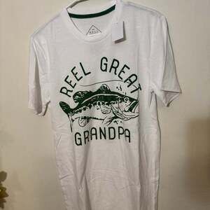 Well Worn Men's White Reel Great Grandpa Fishing Graphic T-Shirt